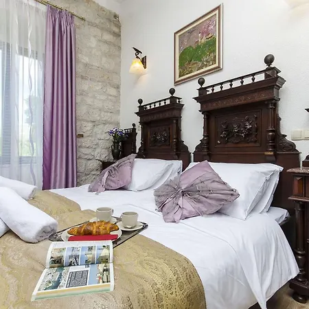 Palace Derossi Ii 3*