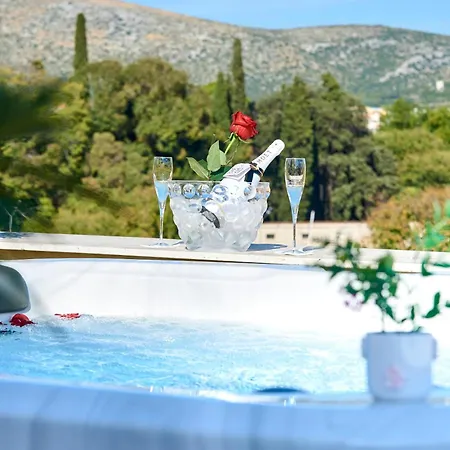 Palace Derossi Ii 3*