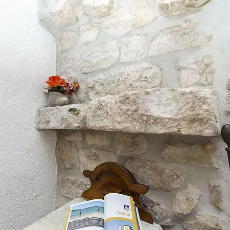 Palace Derossi Ii Trogir