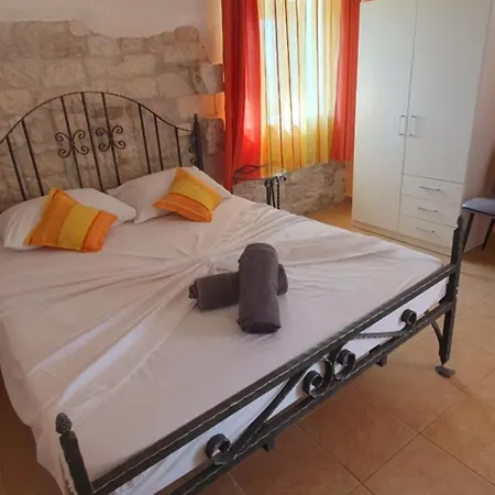 Palace Derossi Ii krevet i doručak Trogir