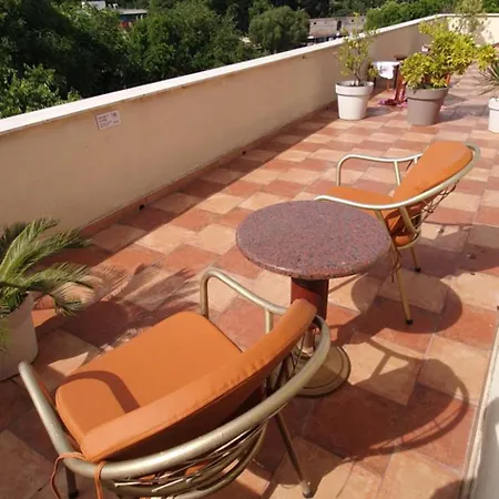 Palace Derossi Ii B&B *