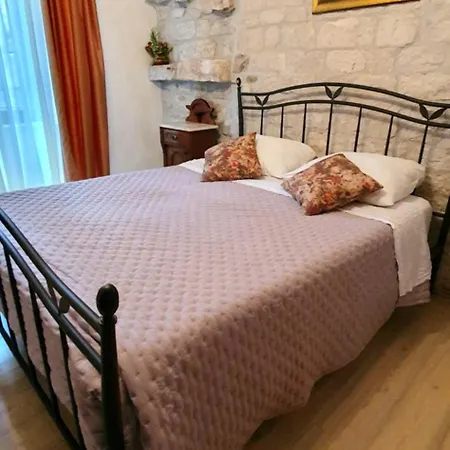 B&B Palace Derossi Ii 트로기르