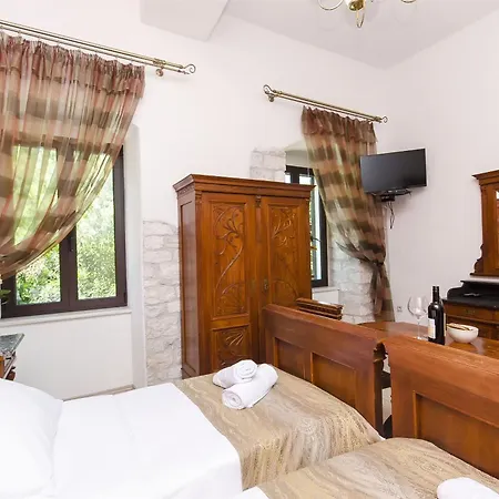 Palace Derossi Ii B&B *
